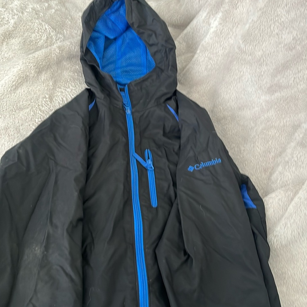 Light weight Columbia raincoat/windbreaker